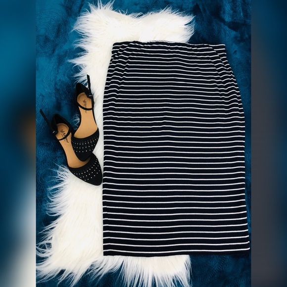 Vince Camuto Dresses & Skirts - 🔴 SOLD